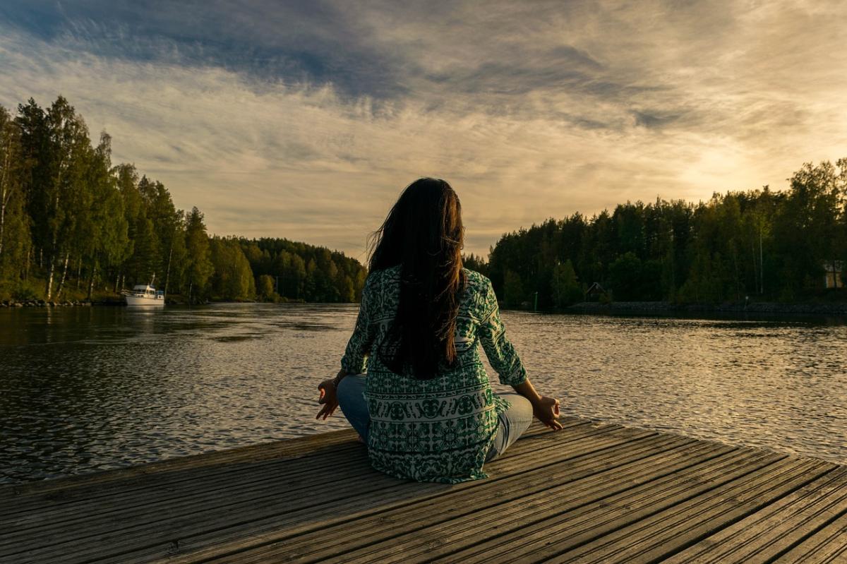 Différences entre pleine conscience et méditation guidée